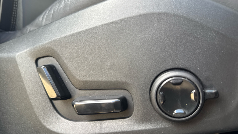 Volvo XC60 2.0 B5P Plus Black Edition 5dr AWD Geartronic Petrol Estate